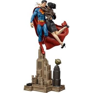 DC Comics – Superman and Lois Lane Diorama – Art Scale 1/6